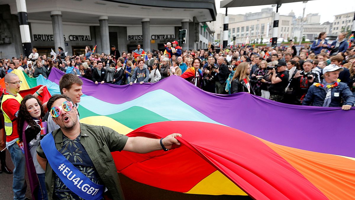 Comunidade LGBTI luta por direitos em parada de Bruxelas