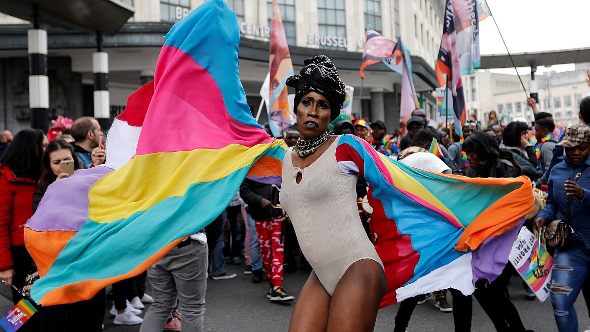 100.000 Menschen demonstrieren für LGBTI-Rechte