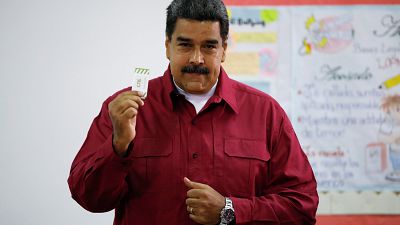 مادورو يدلي بصوته في انتخابات رئاسية مثيرة للجدل 