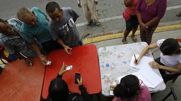 Venezuela'da muhalefet boykotu altında seçimler Venezuela'da muhalefet boykotu altında seçimler