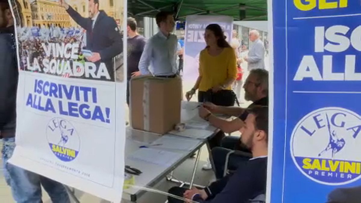 Szavaztak az olasz kormányprogramról a szimpatizánsok