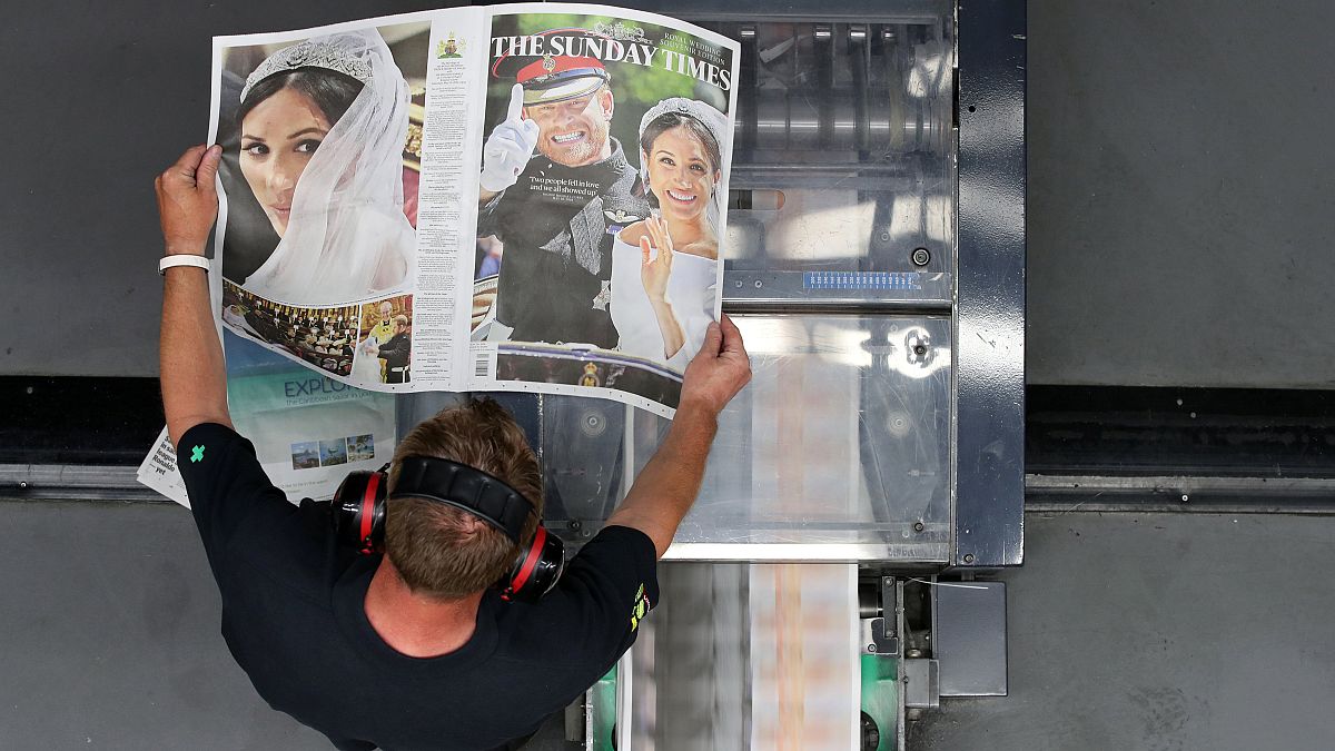 هجوم مردم بریتانیا برای خرید روزنامه