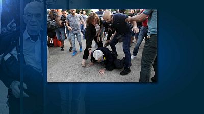 Nationalist extremists attack Greek mayor on camera