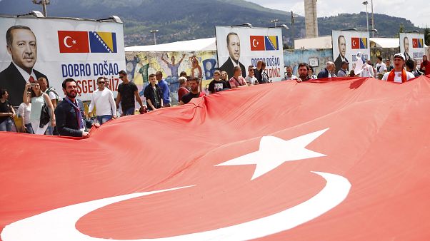 Comício de Erdogan em Sarajevo provoca polémica Comício de Erdogan em Sarajevo provoca polémica