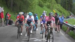 Giro  Bisiklet Turu'nda Simon Yates Rüzgarı