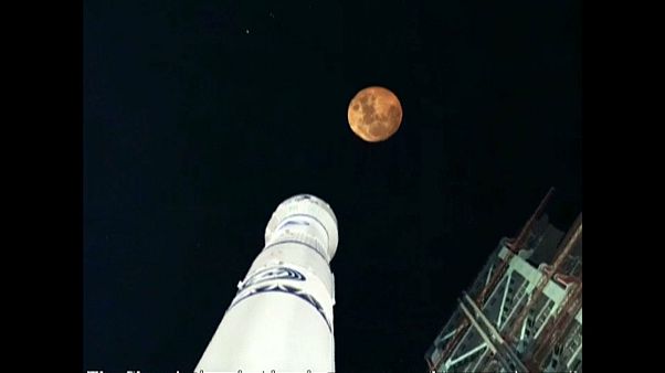 China flies to the moon China flies to the moon
