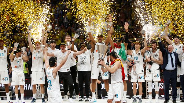El Real Madrid gana su décima Copa de Europa ante el Fenerbahçe El Real Madrid gana su décima Copa de Europa ante el Fenerbahçe