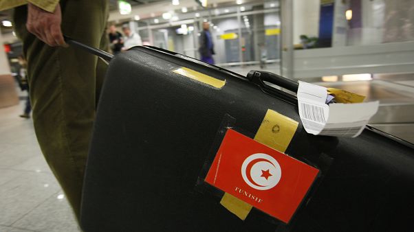Tunesien: Deutsche und ihre 2 Töchter dürfen nicht ausreisen Tunesien: Deutsche und ihre 2 Töchter dürfen nicht ausreisen