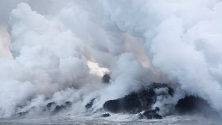 La lava del volcán Kilauea en Hawái llega al océano