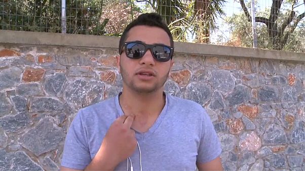 حسن الشاب العراقي يتحدث عن اصابته في رقبته حسن الشاب العراقي يتحدث عن اصابته في رقبته