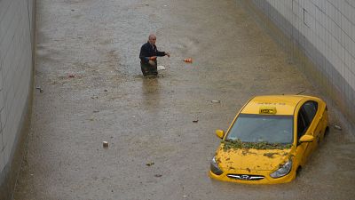 Des véhicules sous les eaux à Ankara