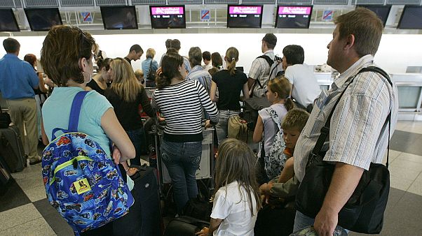 Nem kérték el a gyerekeket az iskolából, ezért megbírságolták a nyaralni induló családokat Németországban Nem kérték el a gyerekeket az iskolából, ezért megbírságolták a nyaralni induló családokat Németországban