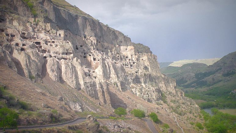 La 'ciudad cueva' de Vardzia, homenaje a una mujer coronada rey en vez de reina