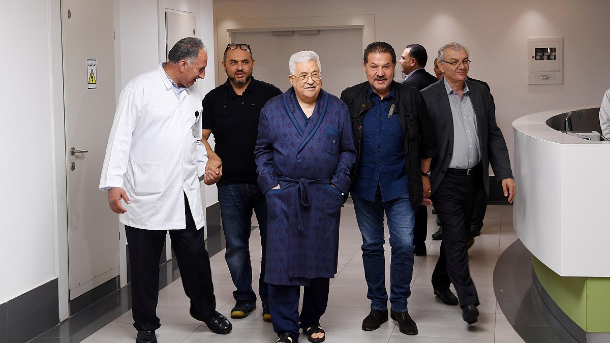 Kielégítő a kórházban lévő palesztin elnök állapota
