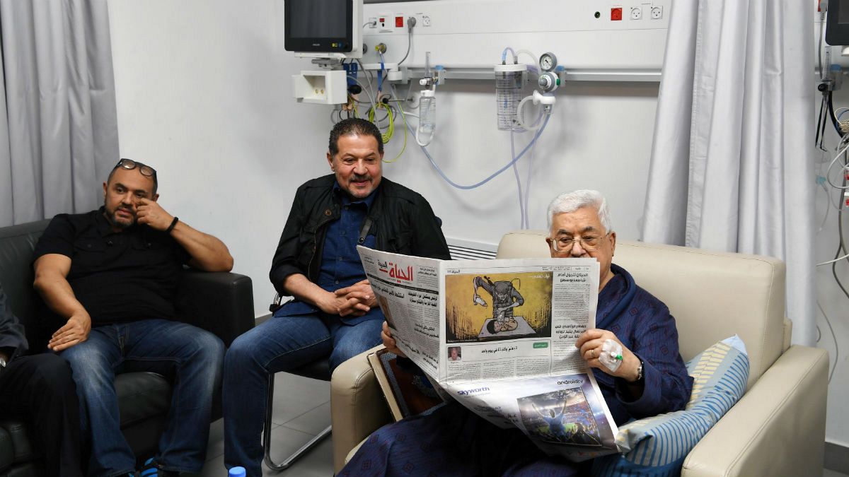 قدم زدن محمود عباس در بیمارستان؛ حال عمومی وی رو به بهبودی است