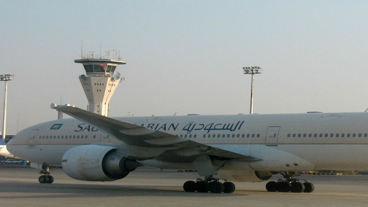 خلل فني كان وراء الهبوط الإضطراري لطائرة الطيران السعودي في مطار جدة
