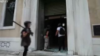 Anarchisták támadtak egy athéni bróságra