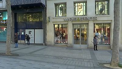 Marks & Spencer cerrará un centenar de tiendas en el Reino Unido