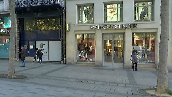 Marks & Spencer cerrará un centenar de tiendas en el Reino Unido Marks & Spencer cerrará un centenar de tiendas en el Reino Unido
