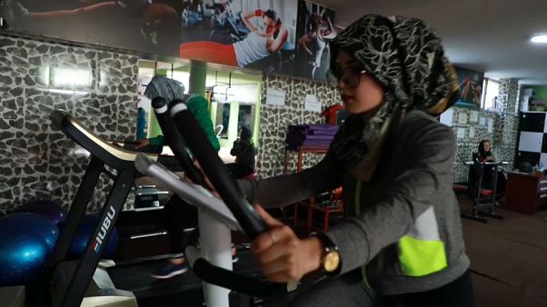 Altro che alcol e droghe, le donne afghane rischiano... per andare in palestra Altro che alcol e droghe, le donne afghane rischiano... per andare in palestra