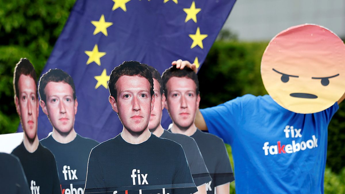 Das EU-Parlament befragt Mark Zuckerberg zum Datenskandal CA