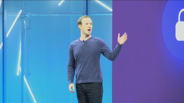 Zuckerberg está "casi en una gira de relaciones públicas" Zuckerberg está "casi en una gira de relaciones públicas"