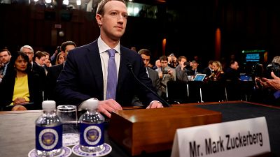 Facebook в парламентах: оправдания или PR?