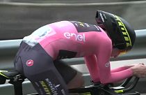 Simon Yates resiste a Tom Dumoulin y conserva el liderato del Giro de Italia