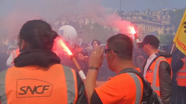 Francia, l'opinione del sindacato sull'ondata di scioperi che paralizza il paese Francia, l'opinione del sindacato sull'ondata di scioperi che paralizza il paese