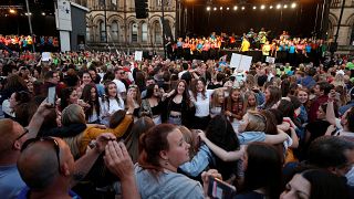 Manchester lembra vítimas de atentado suicida