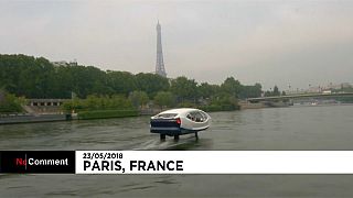 Un "taxi volador" en las aguas del Sena en París