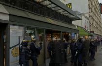 Confrontos entre as autoridades e jovens em Paris