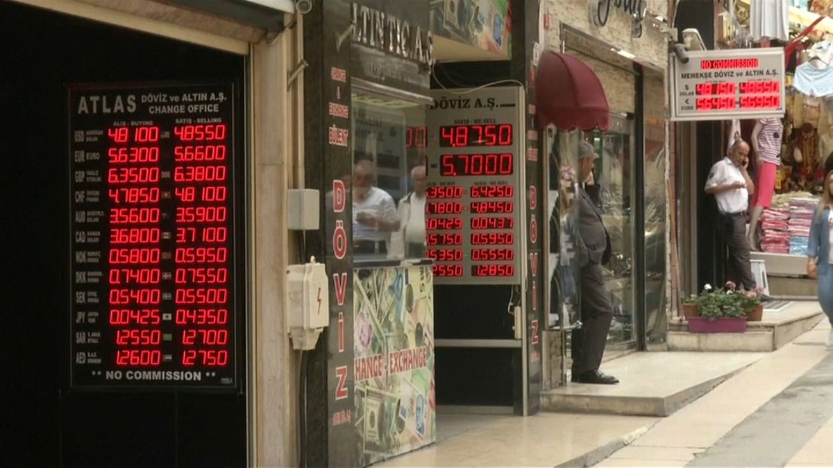 Exchange rates are shown in Istanbul