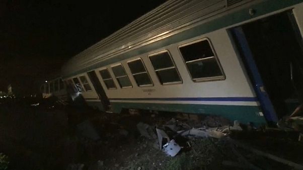 Dois mortos em colisão entre comboio e camião Dois mortos em colisão entre comboio e camião