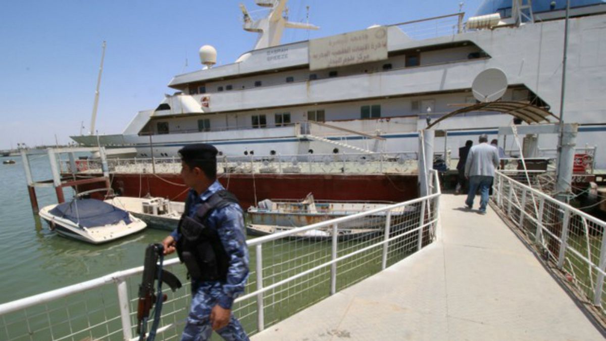 يخت صدام حسين يتحول إلى فندق للمرشدين البحريين في البصرة
