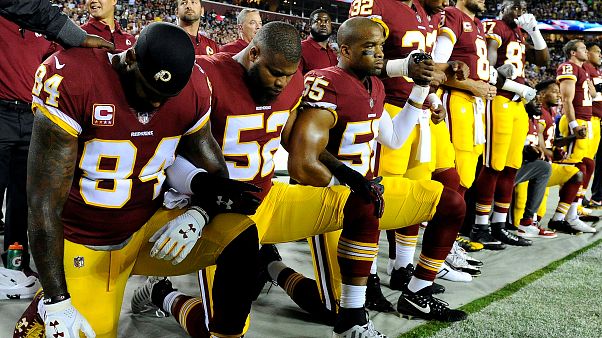 NFL: Πρόστιμο σε όσους γονατίζουν στον εθνικό ύμνο NFL: Πρόστιμο σε όσους γονατίζουν στον εθνικό ύμνο