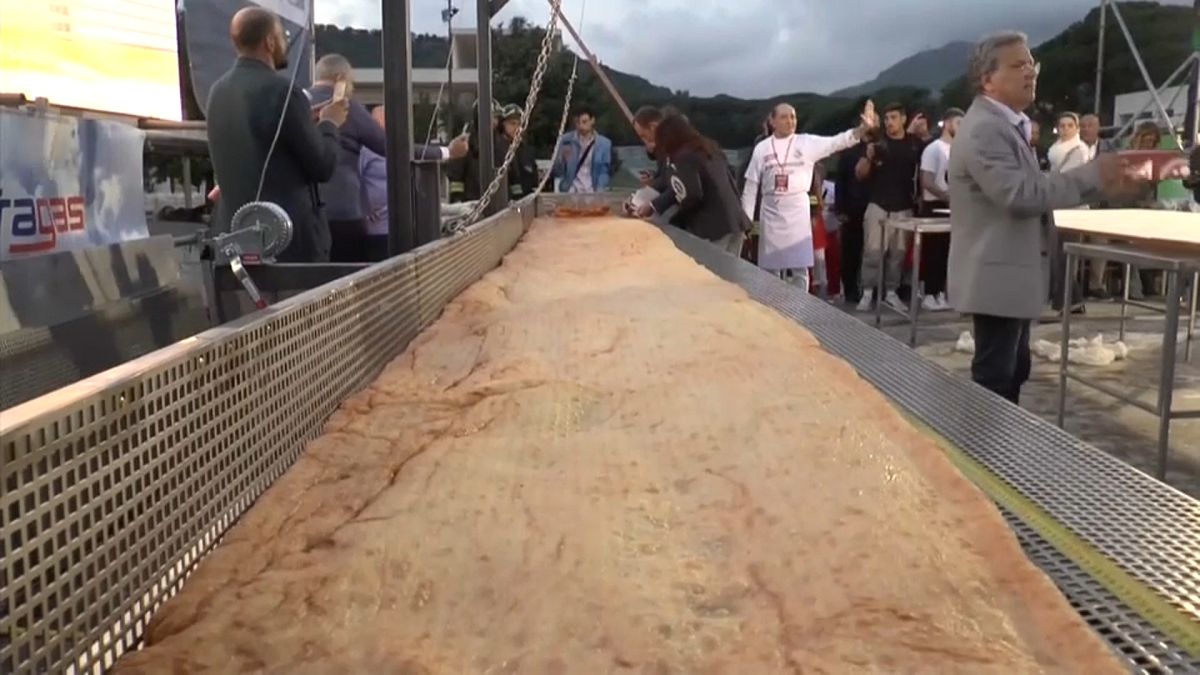 A maior pizza frita do mundo foi feita em Nápoles 