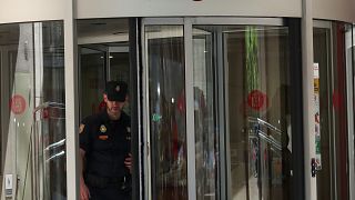 Polizisten bei der Razzia in Spanien