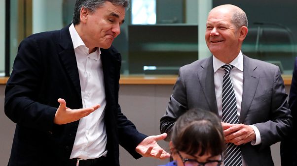 Schafft es die EU, Griechenland bis August vom 4. Rettungspaket "zu befreien"? Schafft es die EU, Griechenland bis August vom 4. Rettungspaket "zu befreien"?
