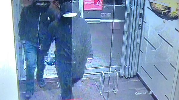 Explosion d'une bombe à Mississauga : deux suspects en fuite Explosion d'une bombe à Mississauga : deux suspects en fuite