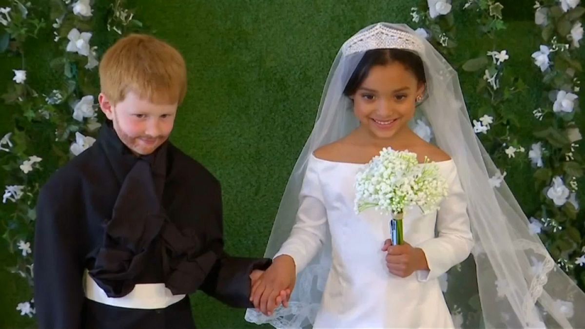 العرس الملكي للأمير هاري وميغان على طريقة الأطفال 