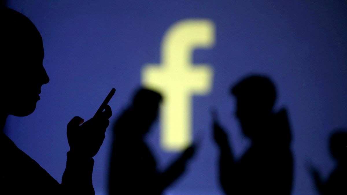 Facebook обвинили в шпионаже через мобильные приложения