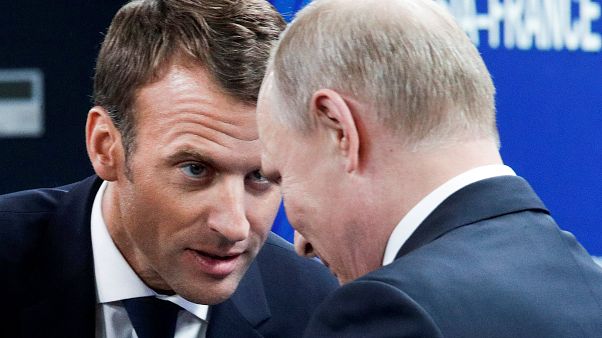 Emmanuel Macron und Wladimir Putin in St. Petersburg Emmanuel Macron und Wladimir Putin in St. Petersburg