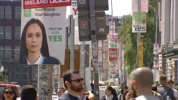 Az abortusztörvény lazítására szavaztak az írek Az abortusztörvény lazítására szavaztak az írek
