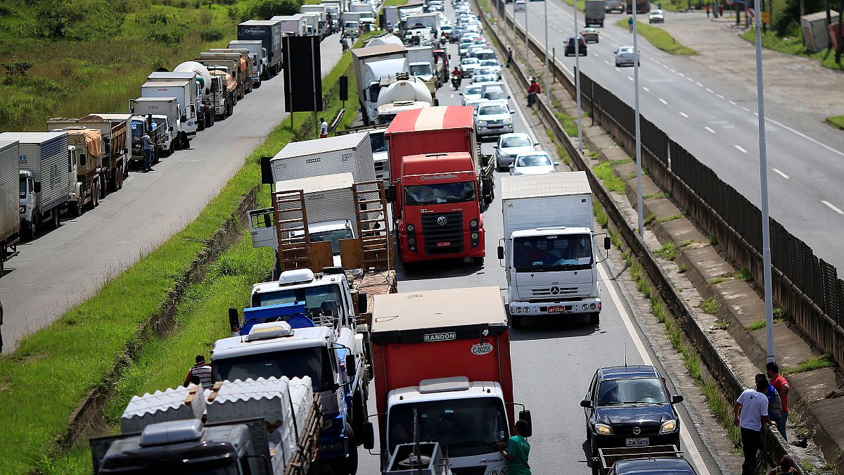 Απεργία φορτηγατζήδων παραλύει τη Βραζιλία