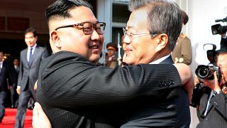  رئيس كوريا الجنوبية مون جيه-إن مع زعيم كوريا الشمالية كيم جونغ أون