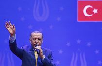 اردوغان: هرچه دلار و یورو زیر بالشت نگه داشته‌اید را به لیر تبدیل کنید