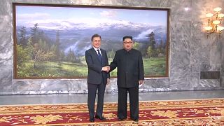 Líderes coreanos reúnem-se em encontro surpresa
