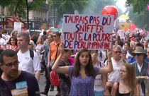 Miles de personas se manifiestan en Francia contra las políticas de Macron