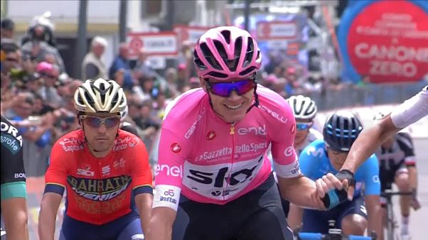 Giro d'Italia: Chris Froome vince l'edizione 2018, secondo Dumoulin Giro d'Italia: Chris Froome vince l'edizione 2018, secondo Dumoulin